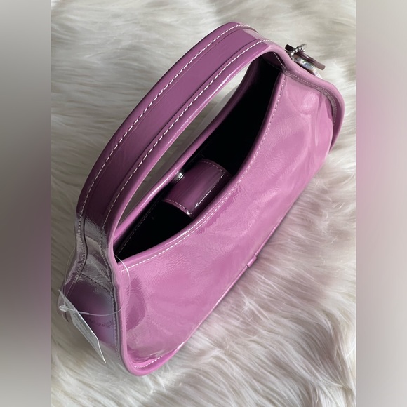 CQ003 - Coach Ergo Bag in Crinkle Patent Coachtopia Leather - Picture 7 of 12